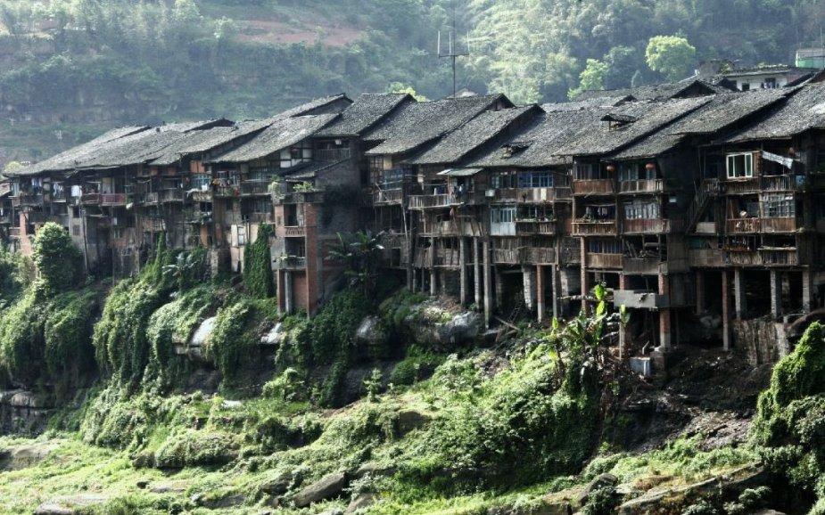 笑脸球的冒险之旅